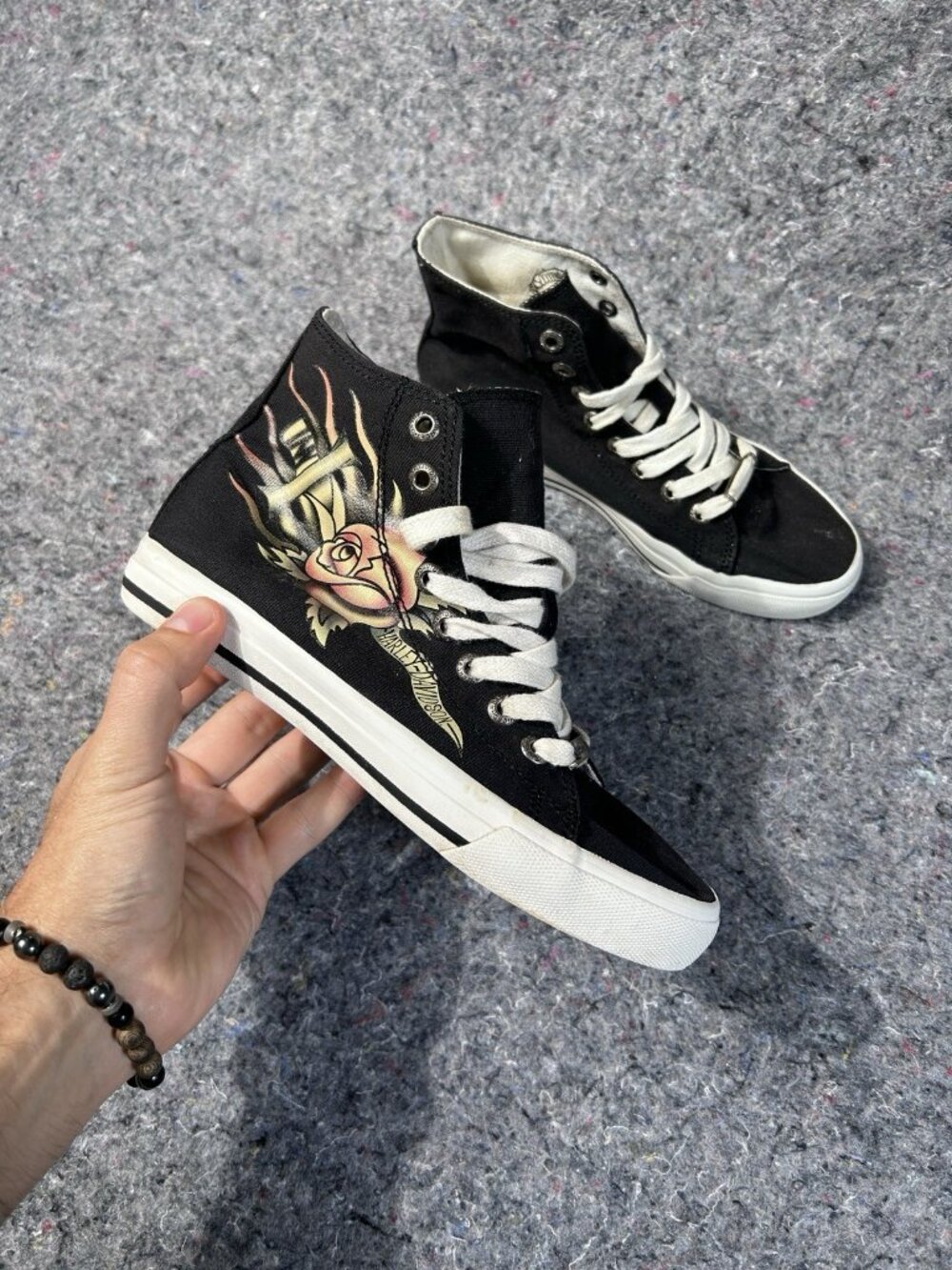 Harley-Davidson Women’s D83607 Rose & Dagger Canvas High Top Shoes Black Sz 7 - Picture 2 of 6